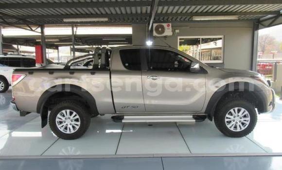 Acheter Occasion Voiture Mazda BT-50 Beige à Mbabane, Manzini Acheter Occasion Voiture Mazda BT-50 Beige à Mbabane, Manzini