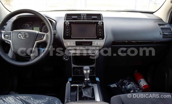 Nunua Imported Toyota Land Cruiser Black Gari ndani ya Import - Dubai nchini Hhohho Nunua Imported Toyota Land Cruiser Black Gari ndani ya Import - Dubai nchini Hhohho