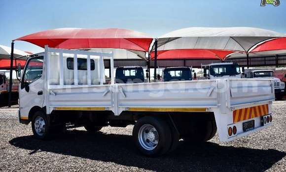 Acheter Occasion Utilitaire Hino 300 Series Blanc à Malkerns, Manzini Acheter Occasion Utilitaire Hino 300 Series Blanc à Malkerns, Manzini