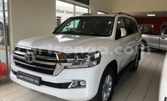 Nunua Ilio tumika Toyota Land Cruiser Prado White Gari ndani ya Ezulwini nchini Hhohho Nunua Ilio tumika Toyota Land Cruiser Prado White Gari ndani ya Ezulwini nchini Hhohho