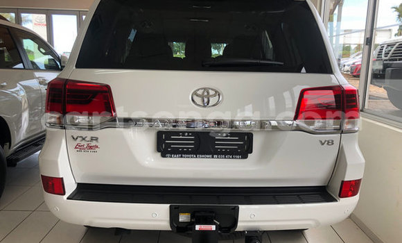 Nunua Ilio tumika Toyota Land Cruiser Prado White Gari ndani ya Ezulwini nchini Hhohho Nunua Ilio tumika Toyota Land Cruiser Prado White Gari ndani ya Ezulwini nchini Hhohho