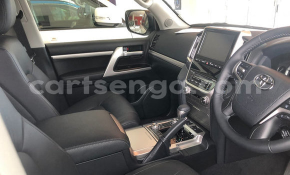 Nunua Ilio tumika Toyota Land Cruiser Prado White Gari ndani ya Ezulwini nchini Hhohho Nunua Ilio tumika Toyota Land Cruiser Prado White Gari ndani ya Ezulwini nchini Hhohho