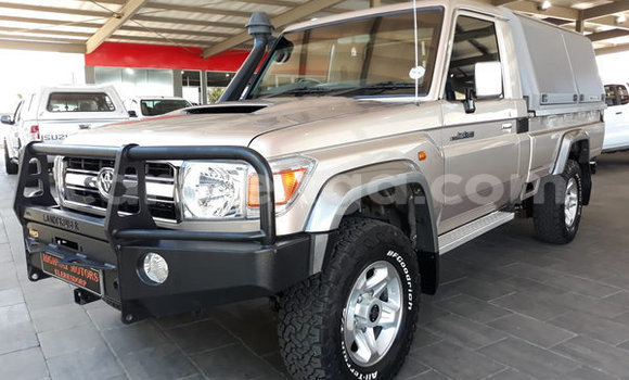 Nunua Ilio tumika Toyota Land Cruiser Brown Gari ndani ya Ezulwini nchini Hhohho Nunua Ilio tumika Toyota Land Cruiser Brown Gari ndani ya Ezulwini nchini Hhohho