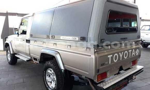 Nunua Ilio tumika Toyota Land Cruiser Brown Gari ndani ya Ezulwini nchini Hhohho Nunua Ilio tumika Toyota Land Cruiser Brown Gari ndani ya Ezulwini nchini Hhohho