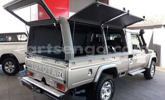 Nunua Ilio tumika Toyota Land Cruiser Brown Gari ndani ya Ezulwini nchini Hhohho Nunua Ilio tumika Toyota Land Cruiser Brown Gari ndani ya Ezulwini nchini Hhohho
