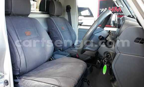 Nunua Ilio tumika Toyota Land Cruiser Brown Gari ndani ya Ezulwini nchini Hhohho Nunua Ilio tumika Toyota Land Cruiser Brown Gari ndani ya Ezulwini nchini Hhohho