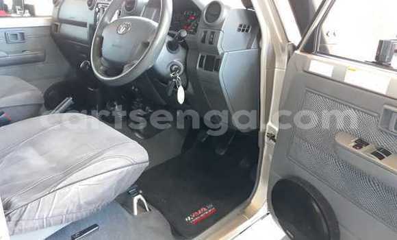 Nunua Ilio tumika Toyota Land Cruiser Brown Gari ndani ya Ezulwini nchini Hhohho Nunua Ilio tumika Toyota Land Cruiser Brown Gari ndani ya Ezulwini nchini Hhohho