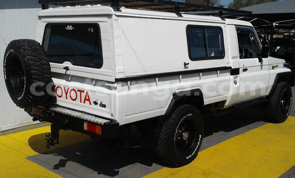 Nunua Ilio tumika Toyota Land Cruiser White Gari ndani ya Ezulwini nchini Hhohho Nunua Ilio tumika Toyota Land Cruiser White Gari ndani ya Ezulwini nchini Hhohho