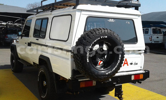 Nunua Ilio tumika Toyota Land Cruiser White Gari ndani ya Ezulwini nchini Hhohho Nunua Ilio tumika Toyota Land Cruiser White Gari ndani ya Ezulwini nchini Hhohho