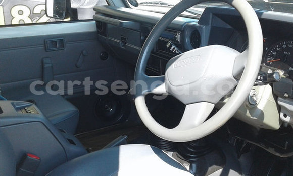 Nunua Ilio tumika Toyota Land Cruiser White Gari ndani ya Ezulwini nchini Hhohho Nunua Ilio tumika Toyota Land Cruiser White Gari ndani ya Ezulwini nchini Hhohho