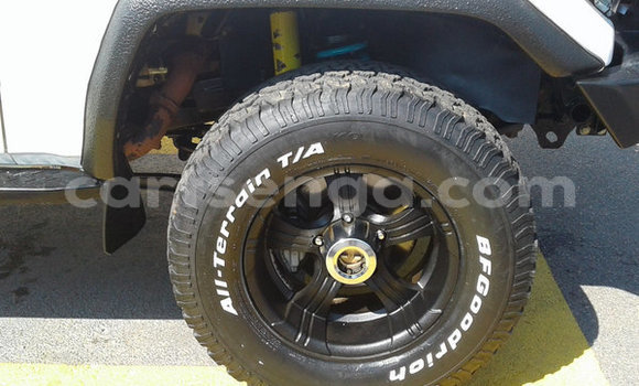 Nunua Ilio tumika Toyota Land Cruiser White Gari ndani ya Ezulwini nchini Hhohho Nunua Ilio tumika Toyota Land Cruiser White Gari ndani ya Ezulwini nchini Hhohho