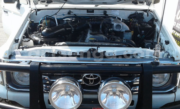 Nunua Ilio tumika Toyota Land Cruiser White Gari ndani ya Ezulwini nchini Hhohho Nunua Ilio tumika Toyota Land Cruiser White Gari ndani ya Ezulwini nchini Hhohho