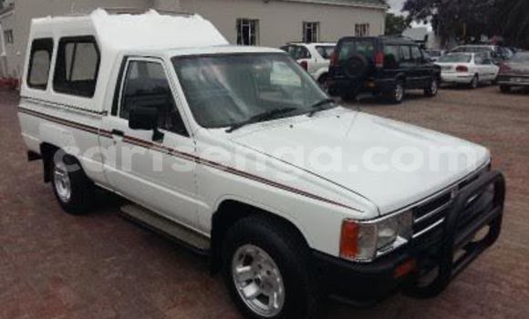 Buy Used Toyota Hilux White Car in Ezulwini in Hhohho Buy Used Toyota Hilux White Car in Ezulwini in Hhohho
