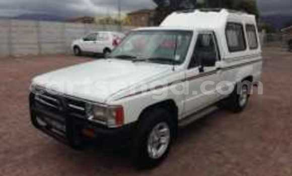Buy Used Toyota Hilux White Car in Ezulwini in Hhohho Buy Used Toyota Hilux White Car in Ezulwini in Hhohho