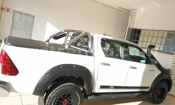 Nunua Ilio tumika Toyota Hilux Black Gari ndani ya Hlatikulu nchini Wilaya ya Shiselweni Nunua Ilio tumika Toyota Hilux Black Gari ndani ya Hlatikulu nchini Wilaya ya Shiselweni