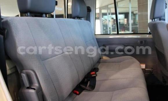 Nunua Ilio tumika Toyota Land Cruiser Prado Brown Gari ndani ya Ezulwini nchini Hhohho Nunua Ilio tumika Toyota Land Cruiser Prado Brown Gari ndani ya Ezulwini nchini Hhohho