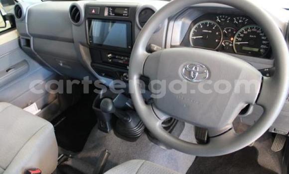 Nunua Ilio tumika Toyota Land Cruiser Prado Brown Gari ndani ya Ezulwini nchini Hhohho Nunua Ilio tumika Toyota Land Cruiser Prado Brown Gari ndani ya Ezulwini nchini Hhohho