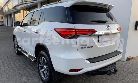 Nunua Ilio tumika Toyota Fortuner White Gari ndani ya Bhunya nchini Manzini Nunua Ilio tumika Toyota Fortuner White Gari ndani ya Bhunya nchini Manzini