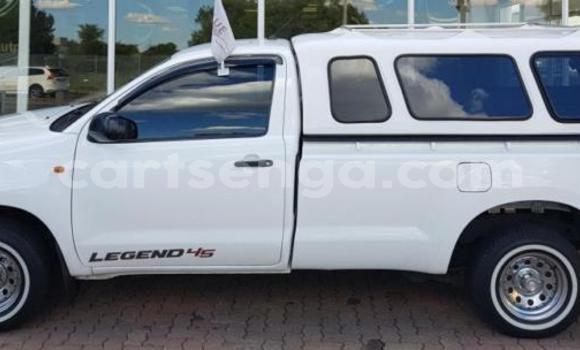 Nunua Ilio tumika Toyota Hilux White Gari ndani ya Ezulwini nchini Hhohho Nunua Ilio tumika Toyota Hilux White Gari ndani ya Ezulwini nchini Hhohho