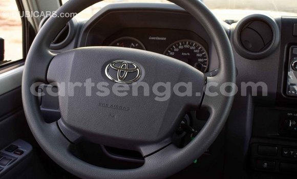 Buy Import Toyota Land Cruiser White Car in Import - Dubai in Hhohho Buy Import Toyota Land Cruiser White Car in Import - Dubai in Hhohho
