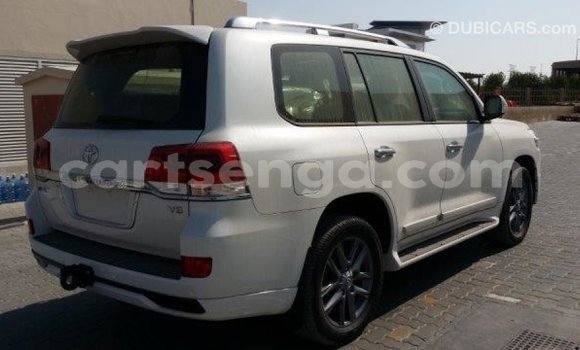 Nunua Imported Toyota Land Cruiser White Gari ndani ya Import - Dubai nchini Hhohho Nunua Imported Toyota Land Cruiser White Gari ndani ya Import - Dubai nchini Hhohho