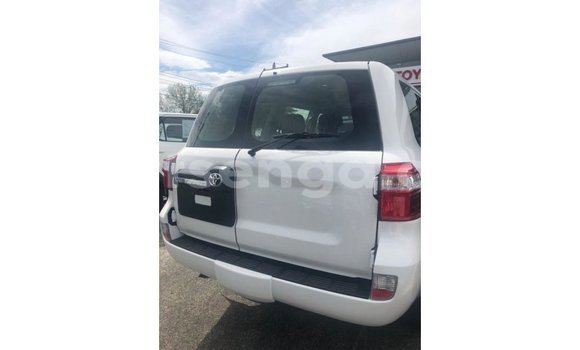 Nunua Imported Toyota Land Cruiser Black Gari ndani ya Import - Dubai nchini Hhohho Nunua Imported Toyota Land Cruiser Black Gari ndani ya Import - Dubai nchini Hhohho
