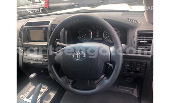 Nunua Imported Toyota Land Cruiser Black Gari ndani ya Import - Dubai nchini Hhohho Nunua Imported Toyota Land Cruiser Black Gari ndani ya Import - Dubai nchini Hhohho