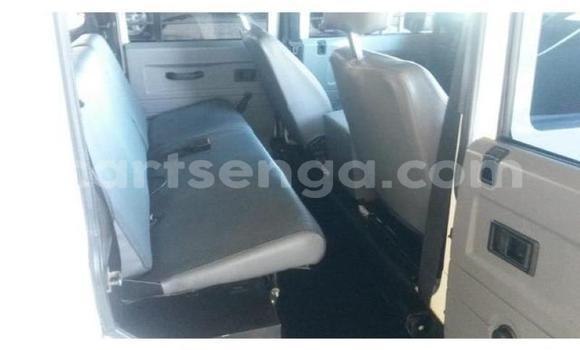 Acheter Occasion Voiture Land Rover Defender Blanc à Big Bend, Lubombo District Acheter Occasion Voiture Land Rover Defender Blanc à Big Bend, Lubombo District