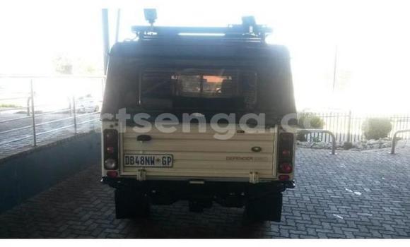 Acheter Occasion Voiture Land Rover Defender Blanc à Big Bend, Lubombo District Acheter Occasion Voiture Land Rover Defender Blanc à Big Bend, Lubombo District