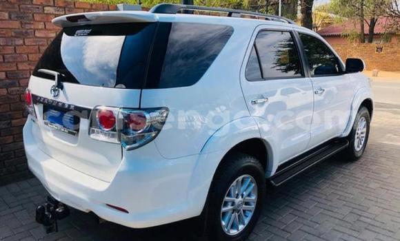 Acheter Occasion Voiture Toyota Fortuner Blanc à Ezulwini, Hhohho Acheter Occasion Voiture Toyota Fortuner Blanc à Ezulwini, Hhohho