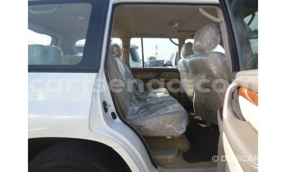 Acheter Import Voiture Toyota Land Cruiser Blanc à Import - Dubai, Hhohho Acheter Import Voiture Toyota Land Cruiser Blanc à Import - Dubai, Hhohho