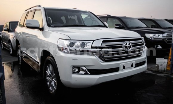 Nunua Imported Toyota Land Cruiser White Gari ndani ya Import - Dubai nchini Hhohho Nunua Imported Toyota Land Cruiser White Gari ndani ya Import - Dubai nchini Hhohho