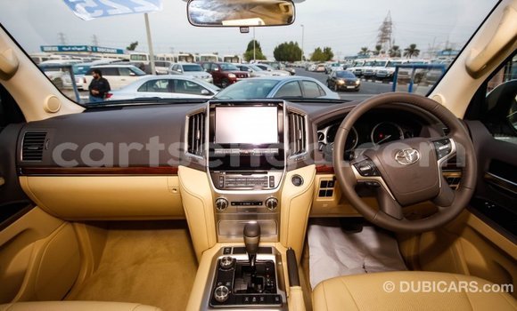 Nunua Imported Toyota Land Cruiser White Gari ndani ya Import - Dubai nchini Hhohho Nunua Imported Toyota Land Cruiser White Gari ndani ya Import - Dubai nchini Hhohho