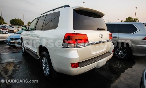Nunua Imported Toyota Land Cruiser White Gari ndani ya Import - Dubai nchini Hhohho Nunua Imported Toyota Land Cruiser White Gari ndani ya Import - Dubai nchini Hhohho
