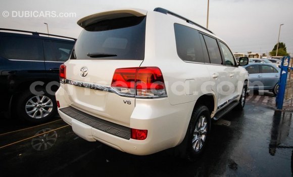 Nunua Imported Toyota Land Cruiser White Gari ndani ya Import - Dubai nchini Hhohho Nunua Imported Toyota Land Cruiser White Gari ndani ya Import - Dubai nchini Hhohho