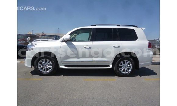Buy Import Toyota Land Cruiser White Car in Import - Dubai in Hhohho Buy Import Toyota Land Cruiser White Car in Import - Dubai in Hhohho