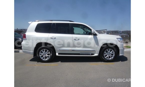 Buy Import Toyota Land Cruiser White Car in Import - Dubai in Hhohho Buy Import Toyota Land Cruiser White Car in Import - Dubai in Hhohho