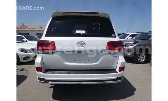 Buy Import Toyota Land Cruiser White Car in Import - Dubai in Hhohho Buy Import Toyota Land Cruiser White Car in Import - Dubai in Hhohho