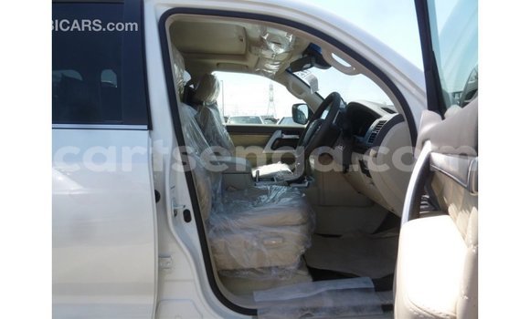 Buy Import Toyota Land Cruiser White Car in Import - Dubai in Hhohho Buy Import Toyota Land Cruiser White Car in Import - Dubai in Hhohho