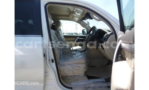 Buy Import Toyota Land Cruiser White Car in Import - Dubai in Hhohho Buy Import Toyota Land Cruiser White Car in Import - Dubai in Hhohho