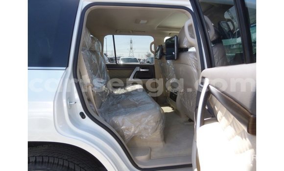 Buy Import Toyota Land Cruiser White Car in Import - Dubai in Hhohho Buy Import Toyota Land Cruiser White Car in Import - Dubai in Hhohho