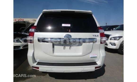 Acheter Import Voiture Toyota Prado Blanc à Import - Dubai, Hhohho Acheter Import Voiture Toyota Prado Blanc à Import - Dubai, Hhohho
