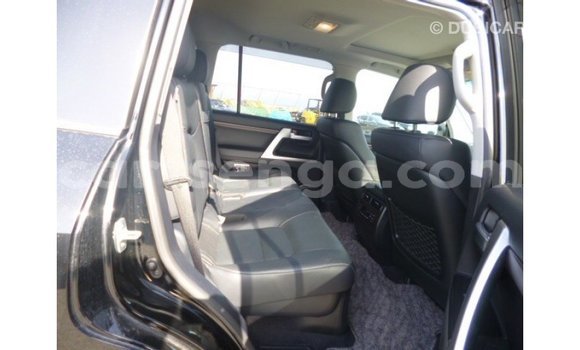 Nunua Imported Toyota Land Cruiser Black Gari ndani ya Import - Dubai nchini Hhohho Nunua Imported Toyota Land Cruiser Black Gari ndani ya Import - Dubai nchini Hhohho