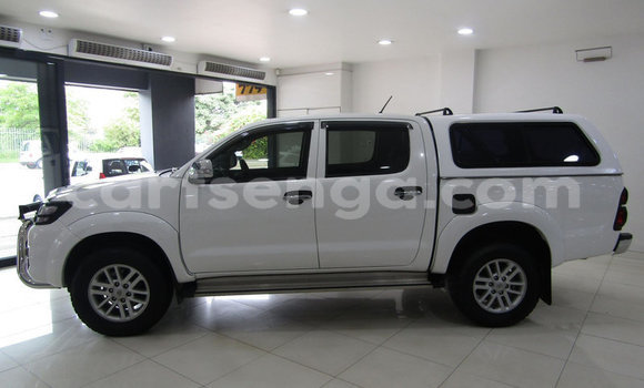 Buy Used Toyota Hilux White Car in Ezulwini in Hhohho Buy Used Toyota Hilux White Car in Ezulwini in Hhohho