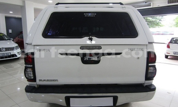 Buy Used Toyota Hilux White Car in Ezulwini in Hhohho Buy Used Toyota Hilux White Car in Ezulwini in Hhohho