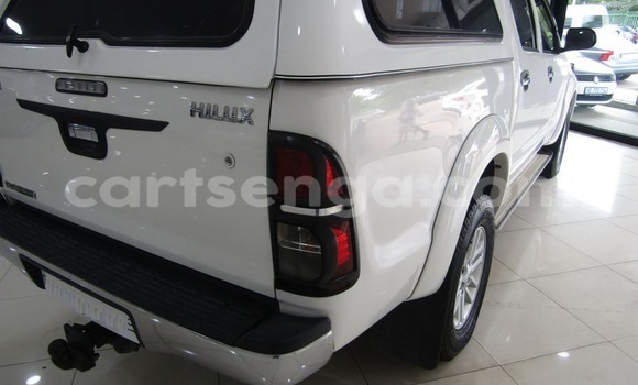 Buy Used Toyota Hilux White Car in Ezulwini in Hhohho Buy Used Toyota Hilux White Car in Ezulwini in Hhohho