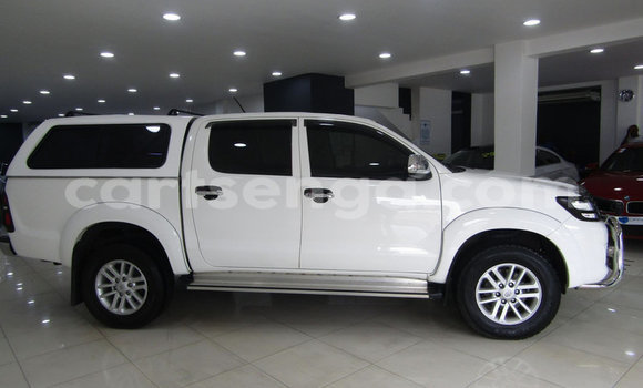 Buy Used Toyota Hilux White Car in Ezulwini in Hhohho Buy Used Toyota Hilux White Car in Ezulwini in Hhohho