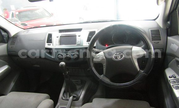 Buy Used Toyota Hilux White Car in Ezulwini in Hhohho Buy Used Toyota Hilux White Car in Ezulwini in Hhohho
