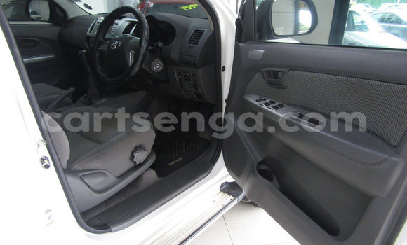 Buy Used Toyota Hilux White Car in Ezulwini in Hhohho Buy Used Toyota Hilux White Car in Ezulwini in Hhohho