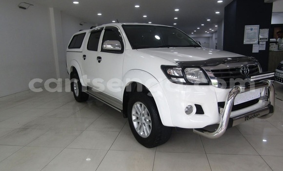 Buy Used Toyota Hilux White Car in Ezulwini in Hhohho Buy Used Toyota Hilux White Car in Ezulwini in Hhohho